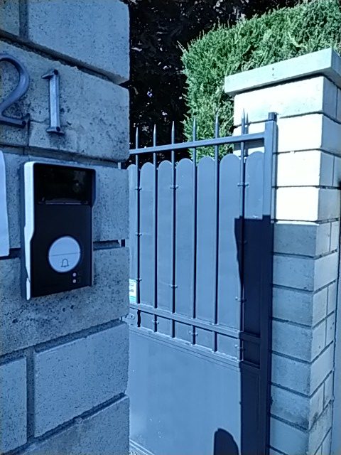 Visiophone après remplacement — nouveau modèle numérique avec caméra